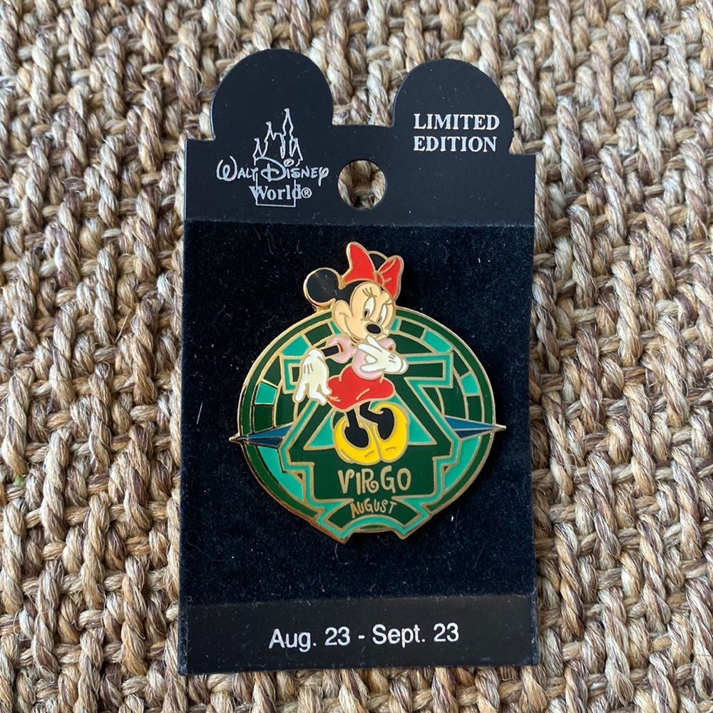 Limited edition minnie mouse virgo august birthday disney pin